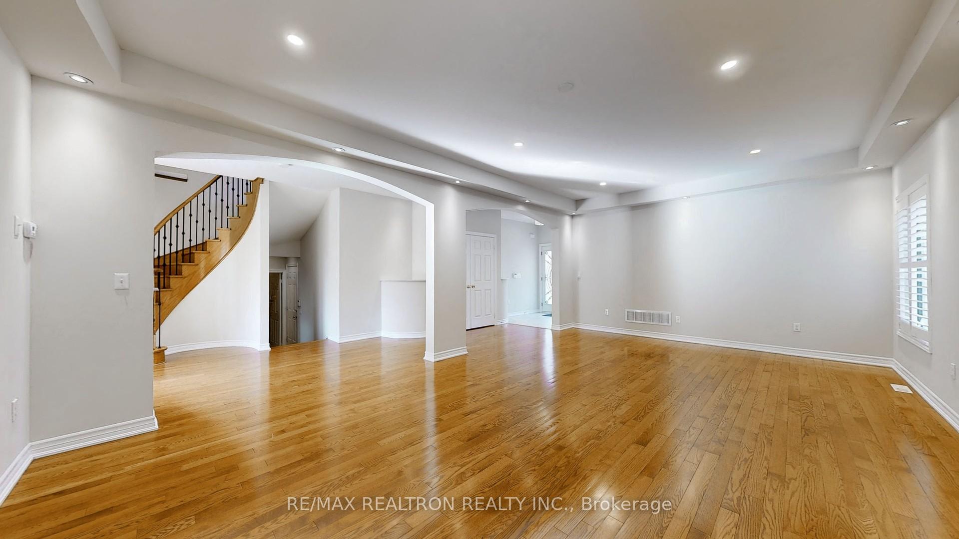 Photo 7 of 21 Pointon Street, Aurora, Bayview Northeast — HOMEH