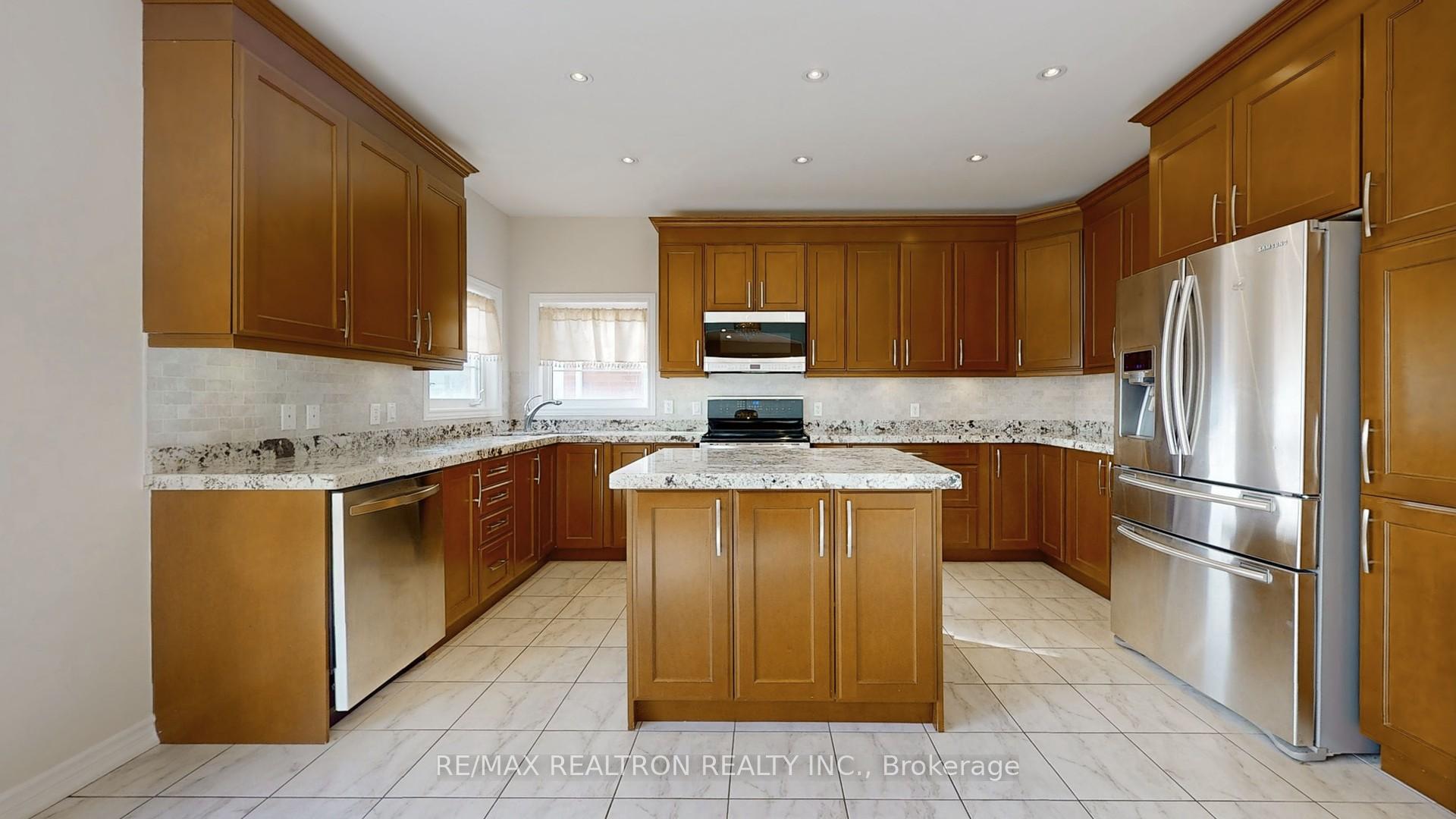 Photo 10 of 21 Pointon Street, Aurora, Bayview Northeast — HOMEH