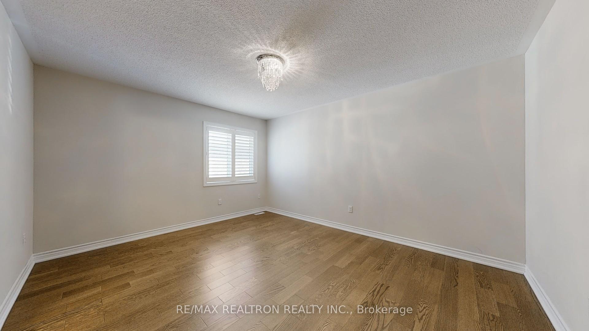 Photo 15 of 21 Pointon Street, Aurora, Bayview Northeast — HOMEH
