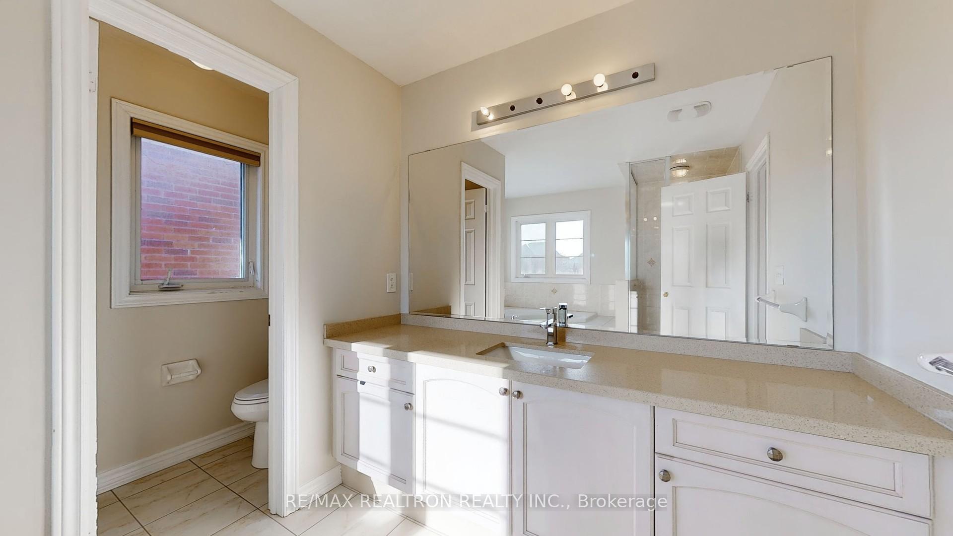 Photo 17 of 21 Pointon Street, Aurora, Bayview Northeast — HOMEH