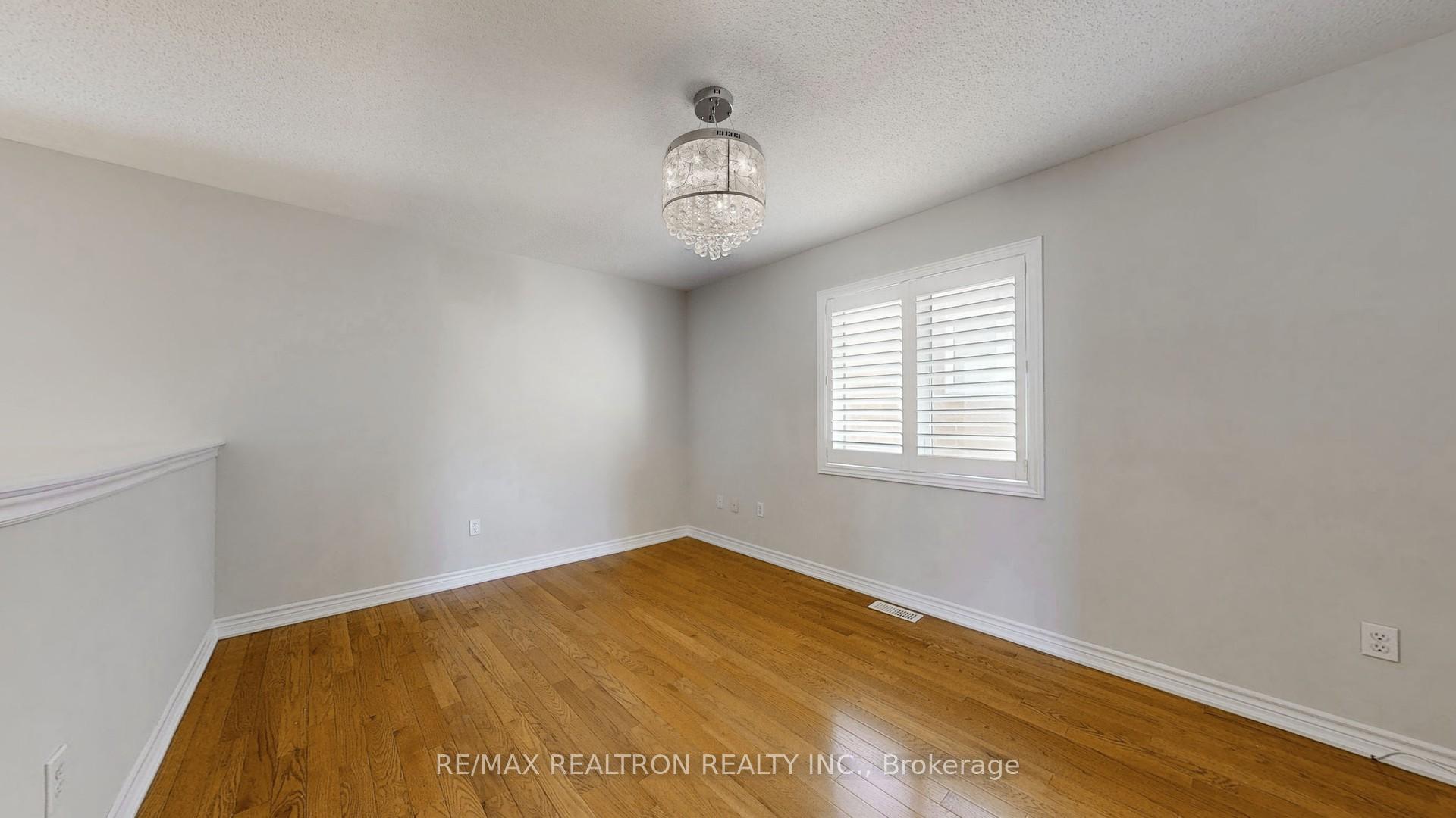 Photo 19 of 21 Pointon Street, Aurora, Bayview Northeast — HOMEH