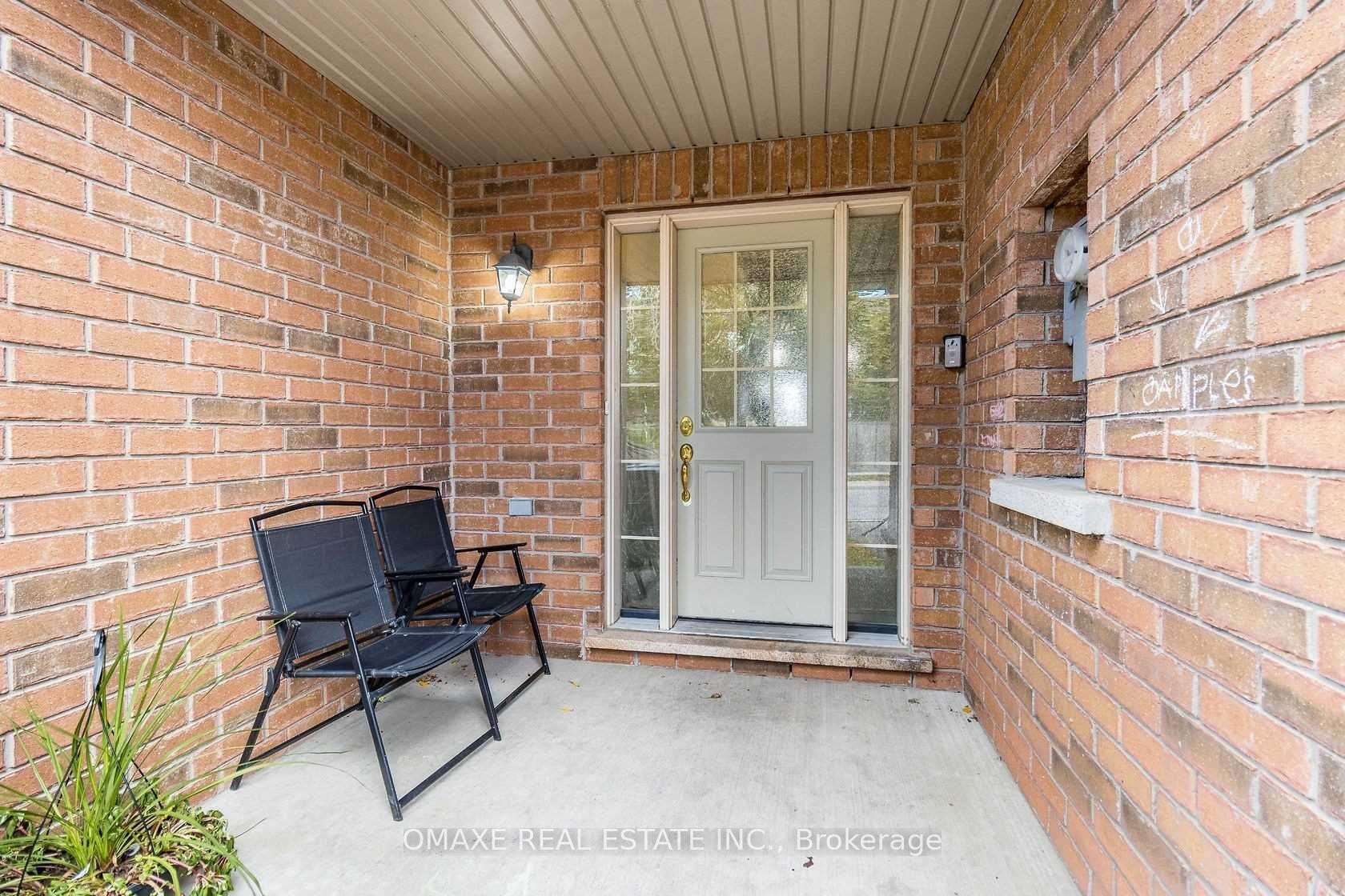 Photo 2 of 31 Cedarbrook Road, Brampton, Sandringham-Wellington — HOMEH