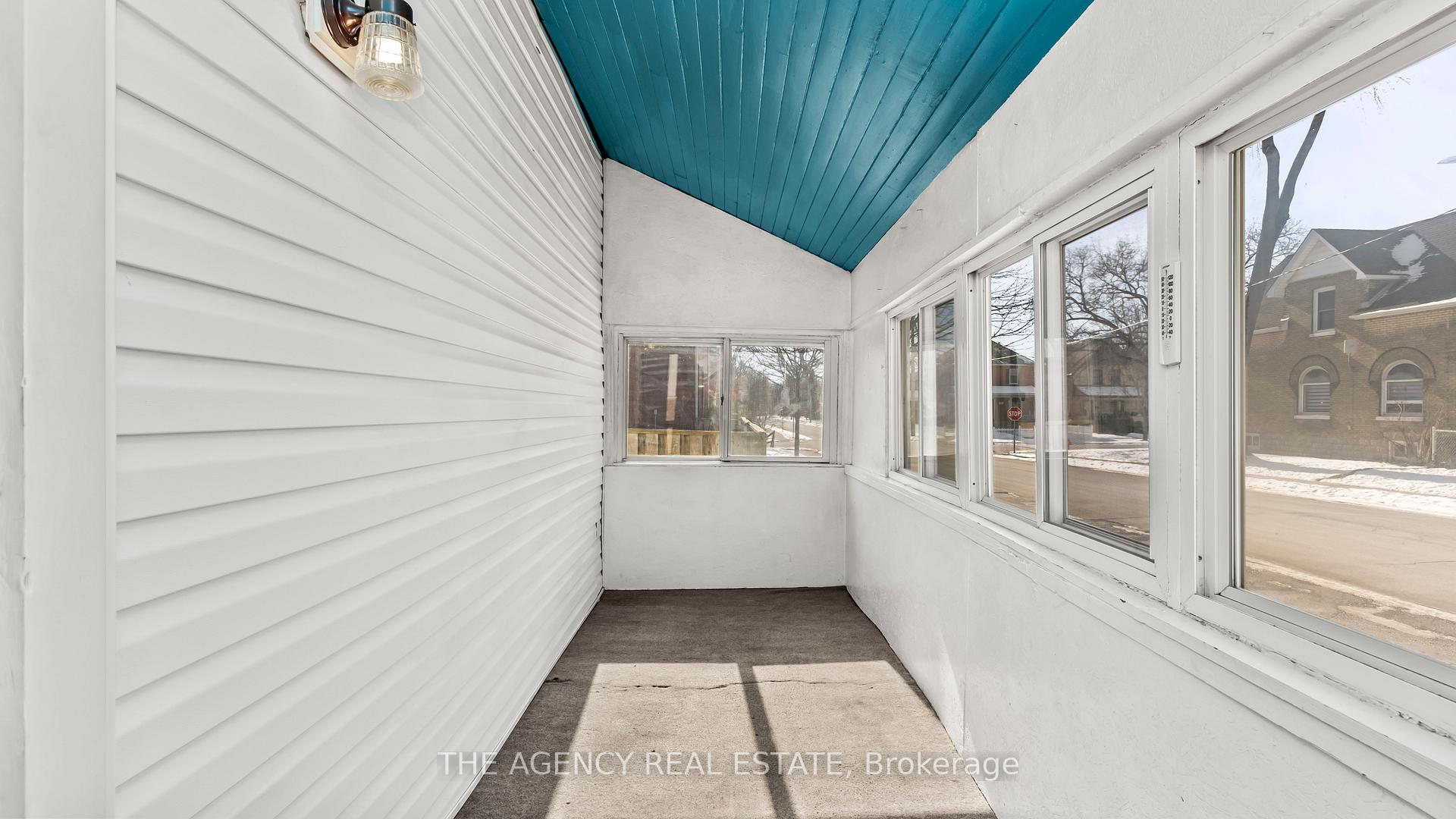 Photo 3 of 26 Fourth Avenue, St. Thomas — HOMEH