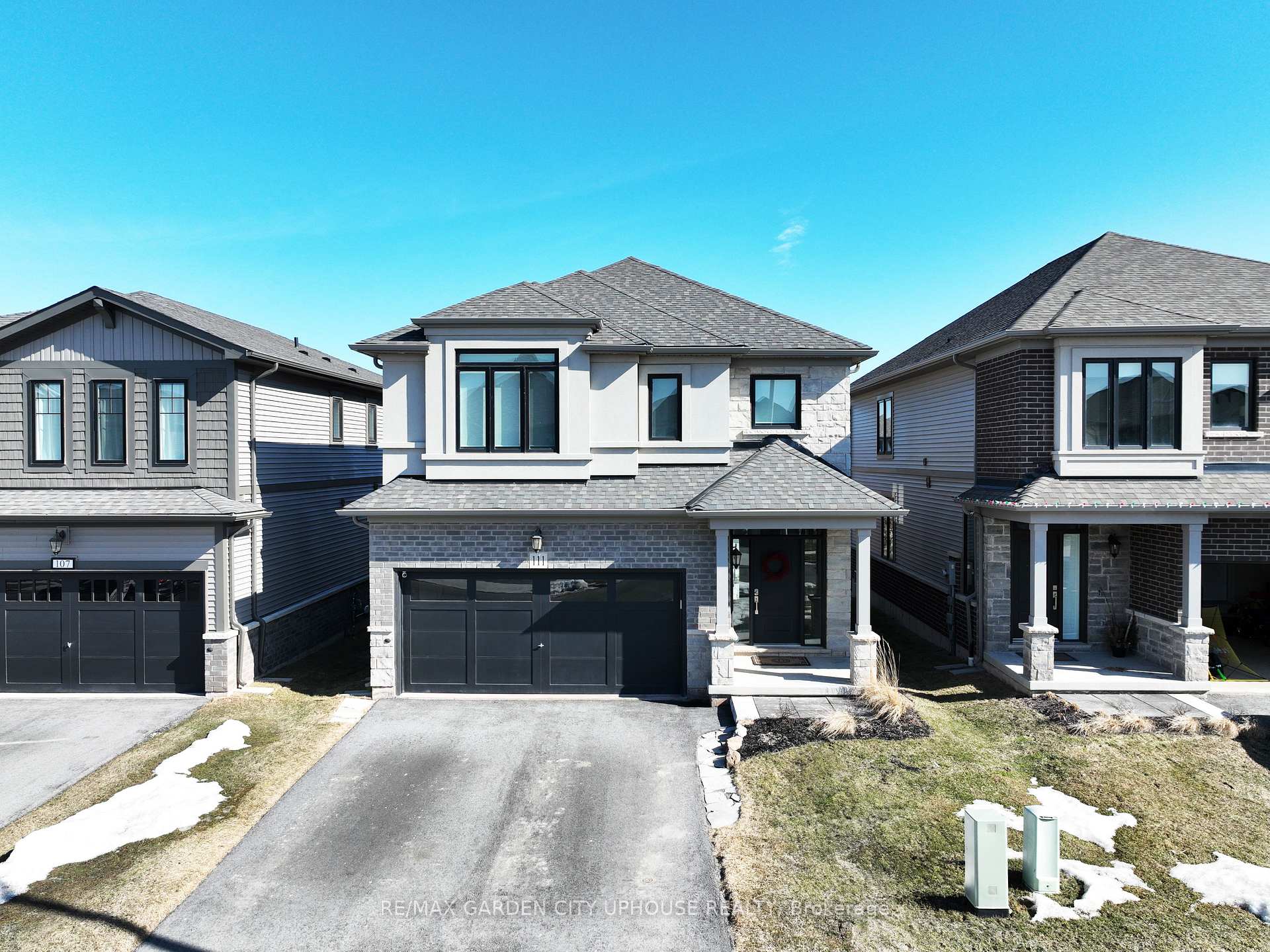 Front of 111 Starfire Crescent