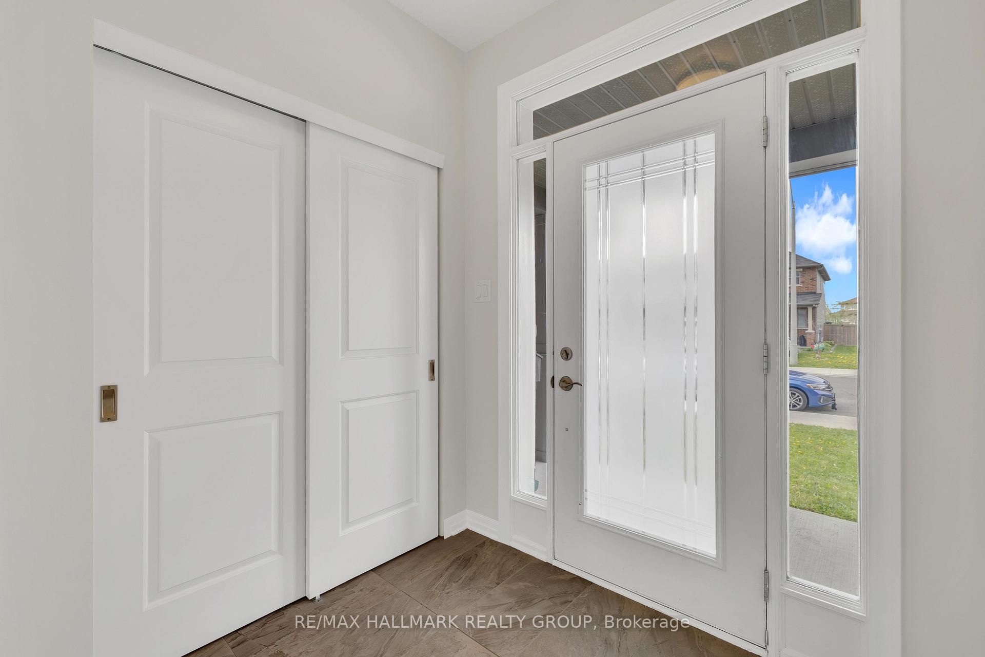 Photo 2 of 1022 Cobble Hill Drive, Ottawa, Barrhaven - Cedargrove/Fraserdale — HOMEH
