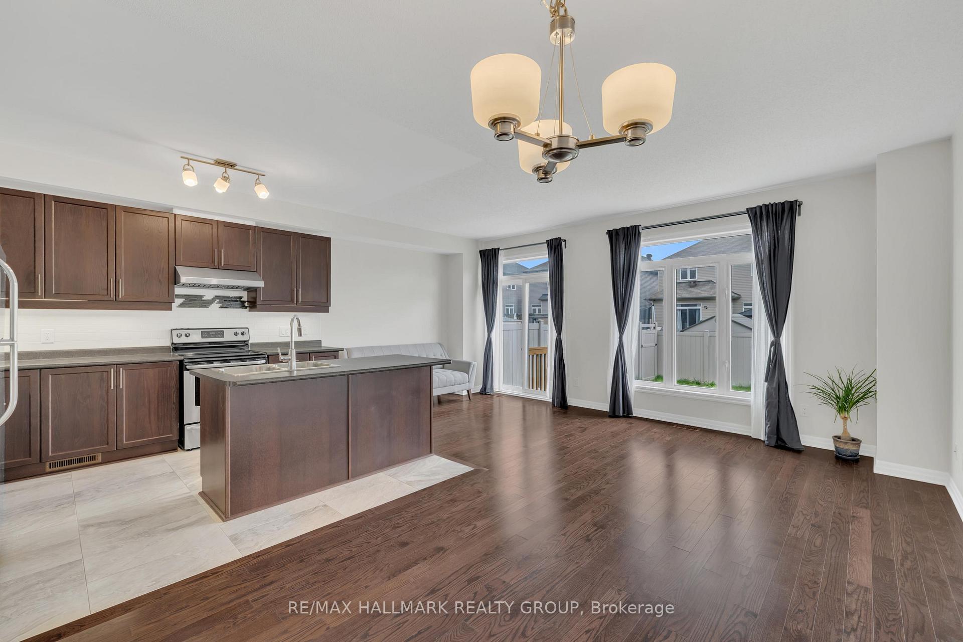 Photo 7 of 1022 Cobble Hill Drive, Ottawa, Barrhaven - Cedargrove/Fraserdale — HOMEH