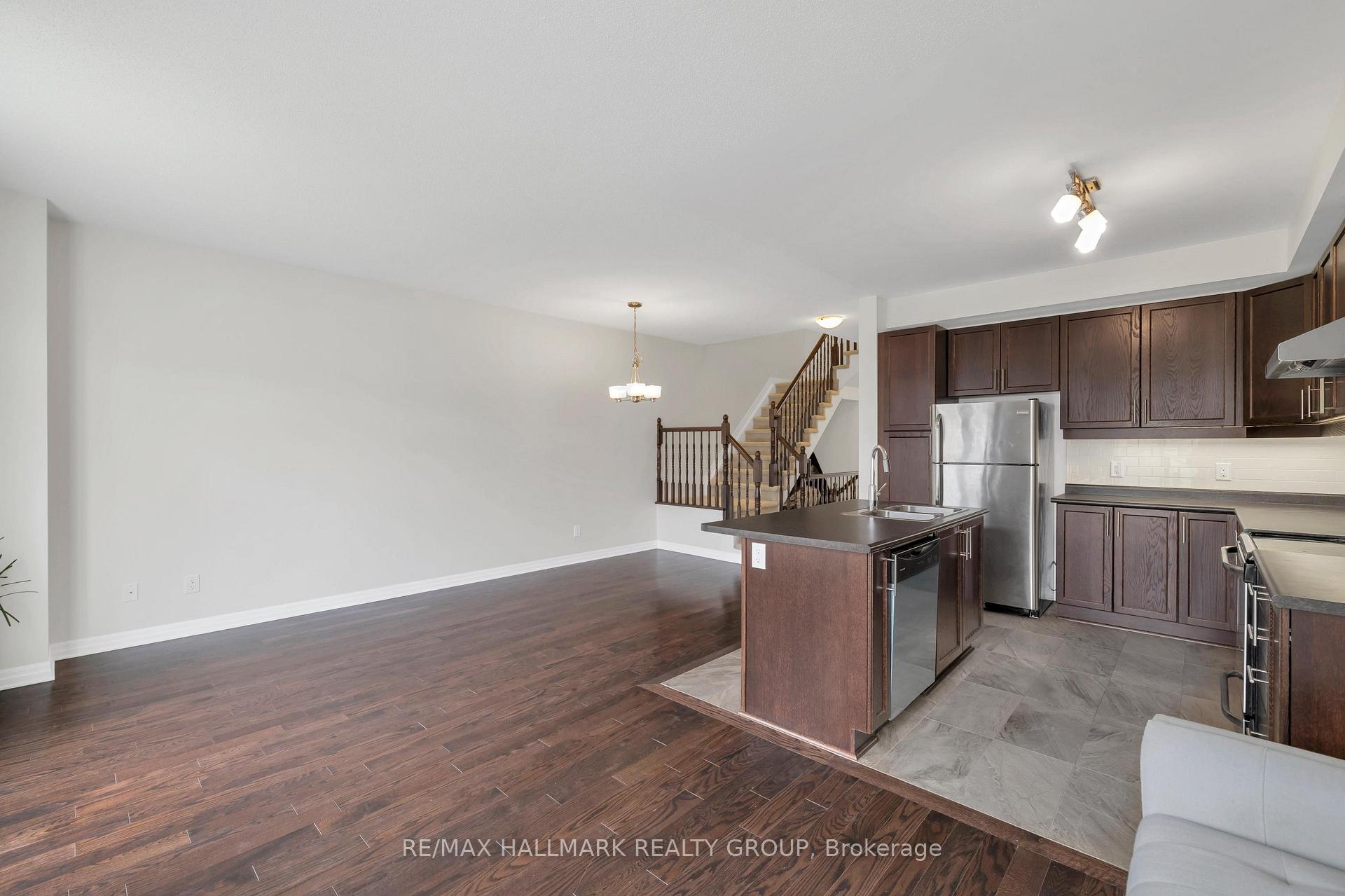 Photo 8 of 1022 Cobble Hill Drive, Ottawa, Barrhaven - Cedargrove/Fraserdale — HOMEH