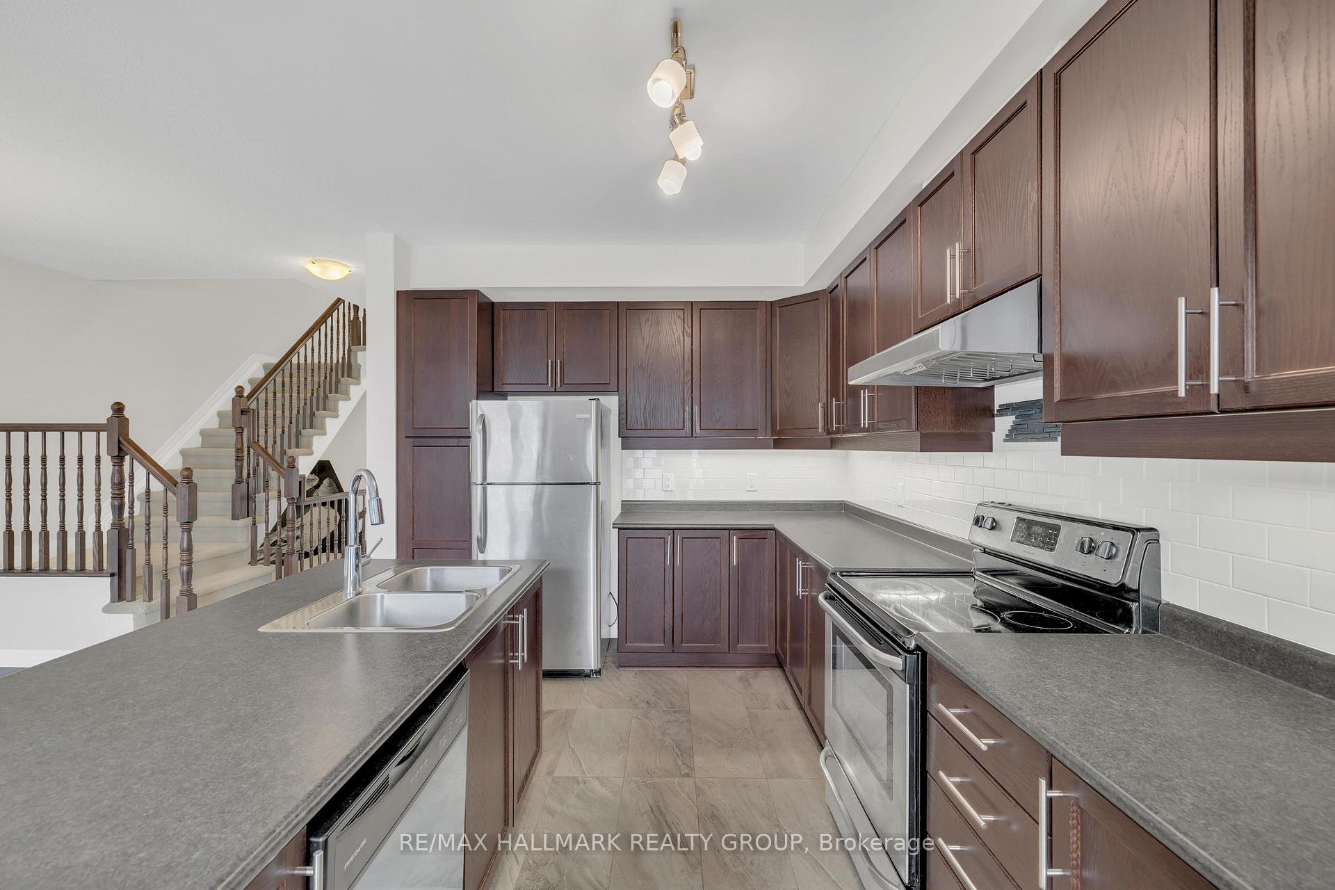 Photo 10 of 1022 Cobble Hill Drive, Ottawa, Barrhaven - Cedargrove/Fraserdale — HOMEH
