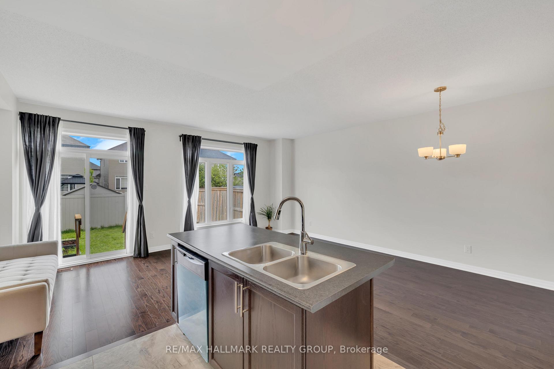 Photo 9 of 1022 Cobble Hill Drive, Ottawa, Barrhaven - Cedargrove/Fraserdale — HOMEH