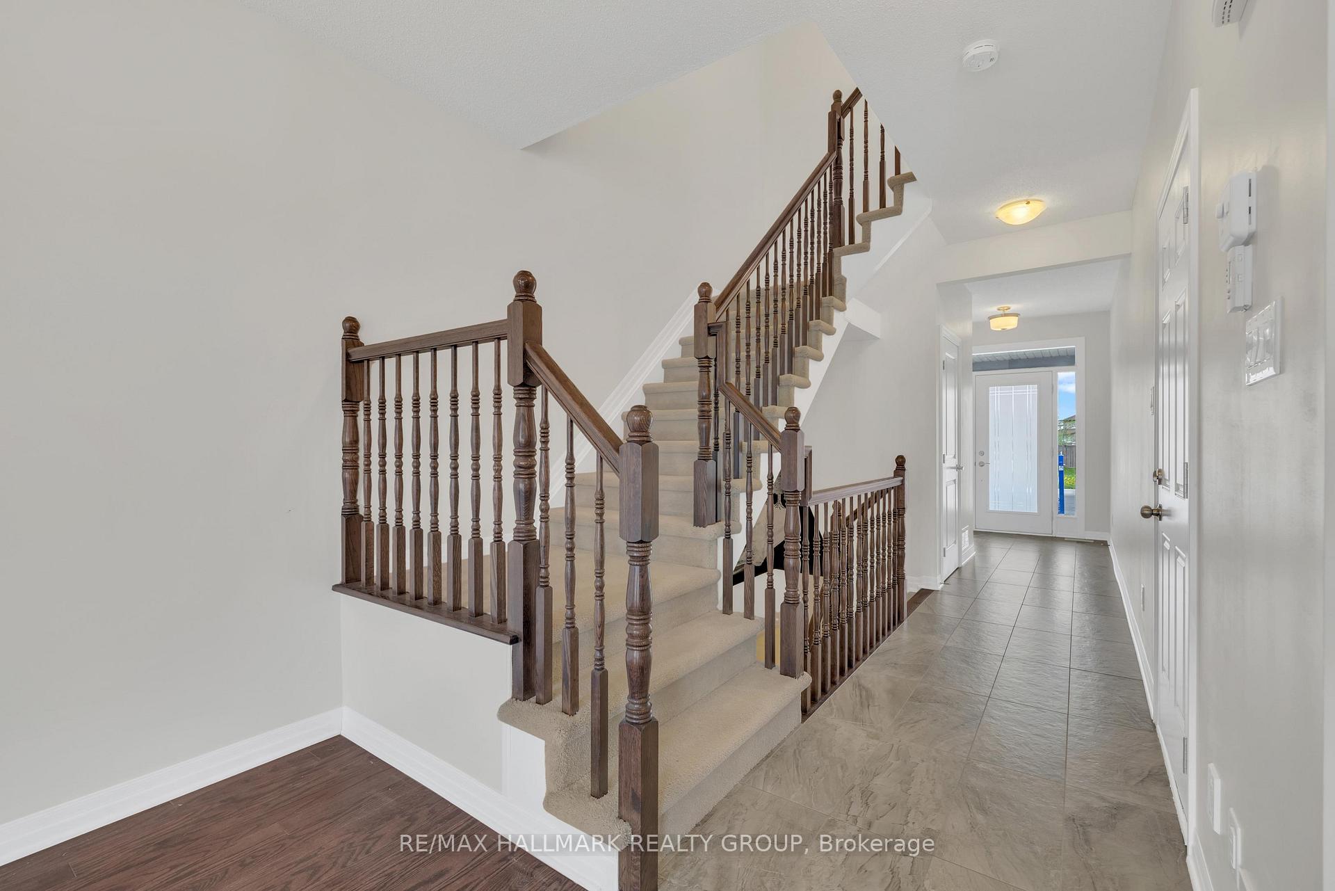 Photo 11 of 1022 Cobble Hill Drive, Ottawa, Barrhaven - Cedargrove/Fraserdale — HOMEH