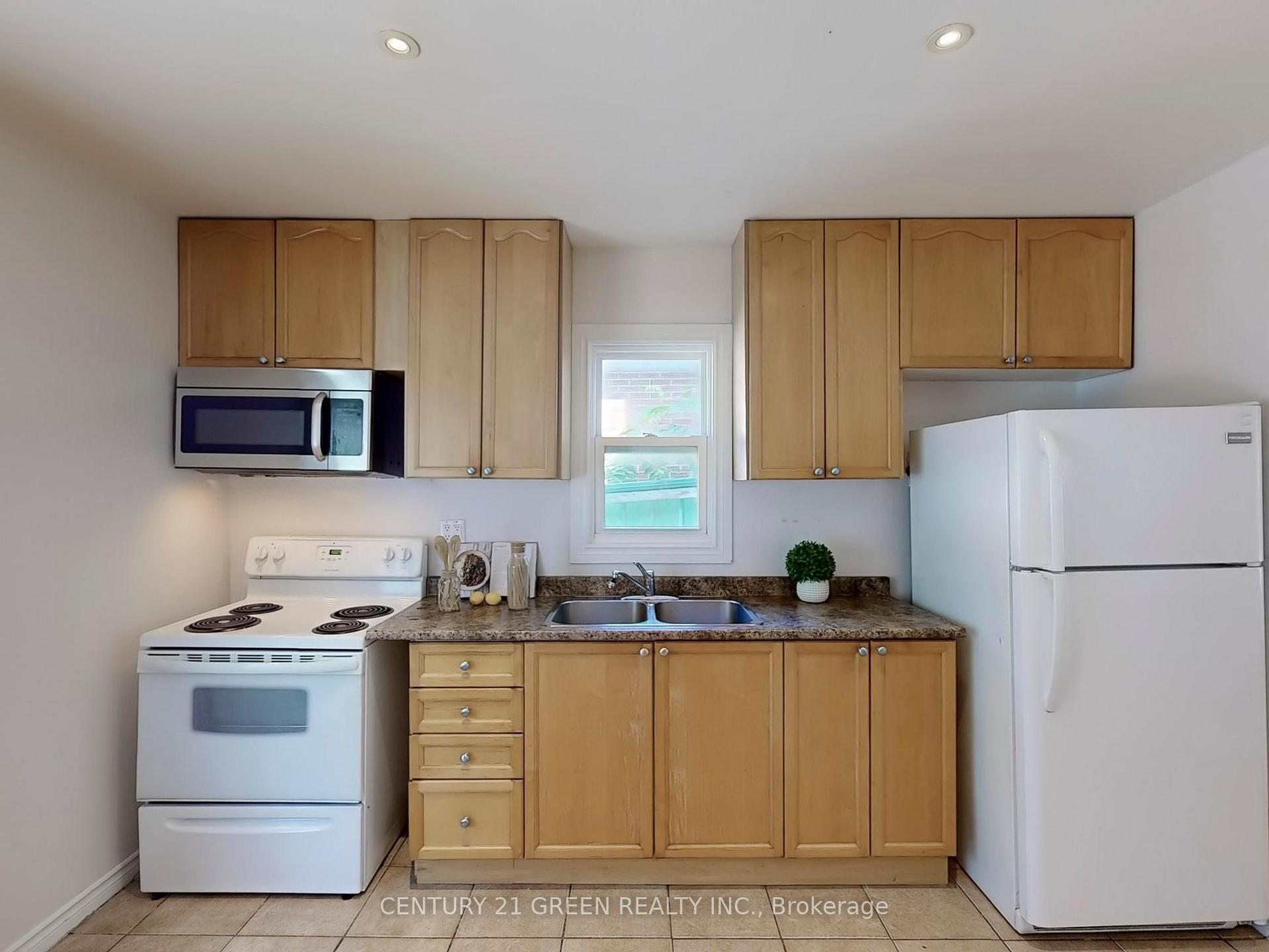 Photo 6 of 4 Mcmurchy Avenue S, Brampton, Downtown Brampton — HOMEH