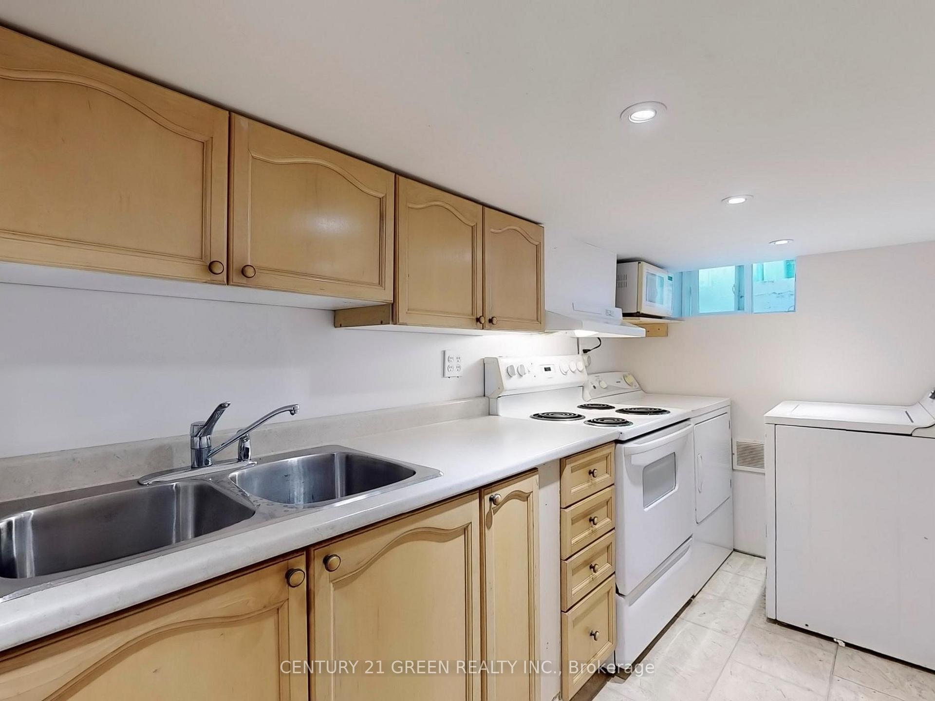 Photo 17 of 4 Mcmurchy Avenue S, Brampton, Downtown Brampton — HOMEH