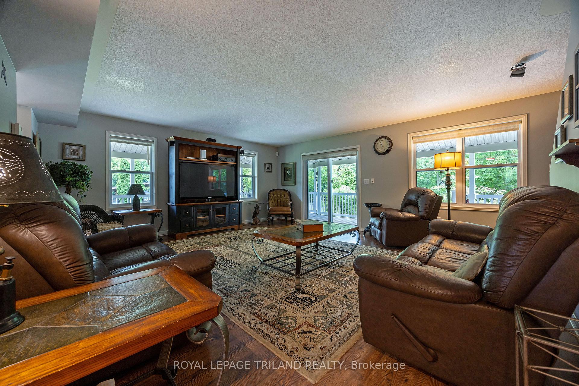 Photo 7 of 20 Omemee Street N, St. Thomas — HOMEH