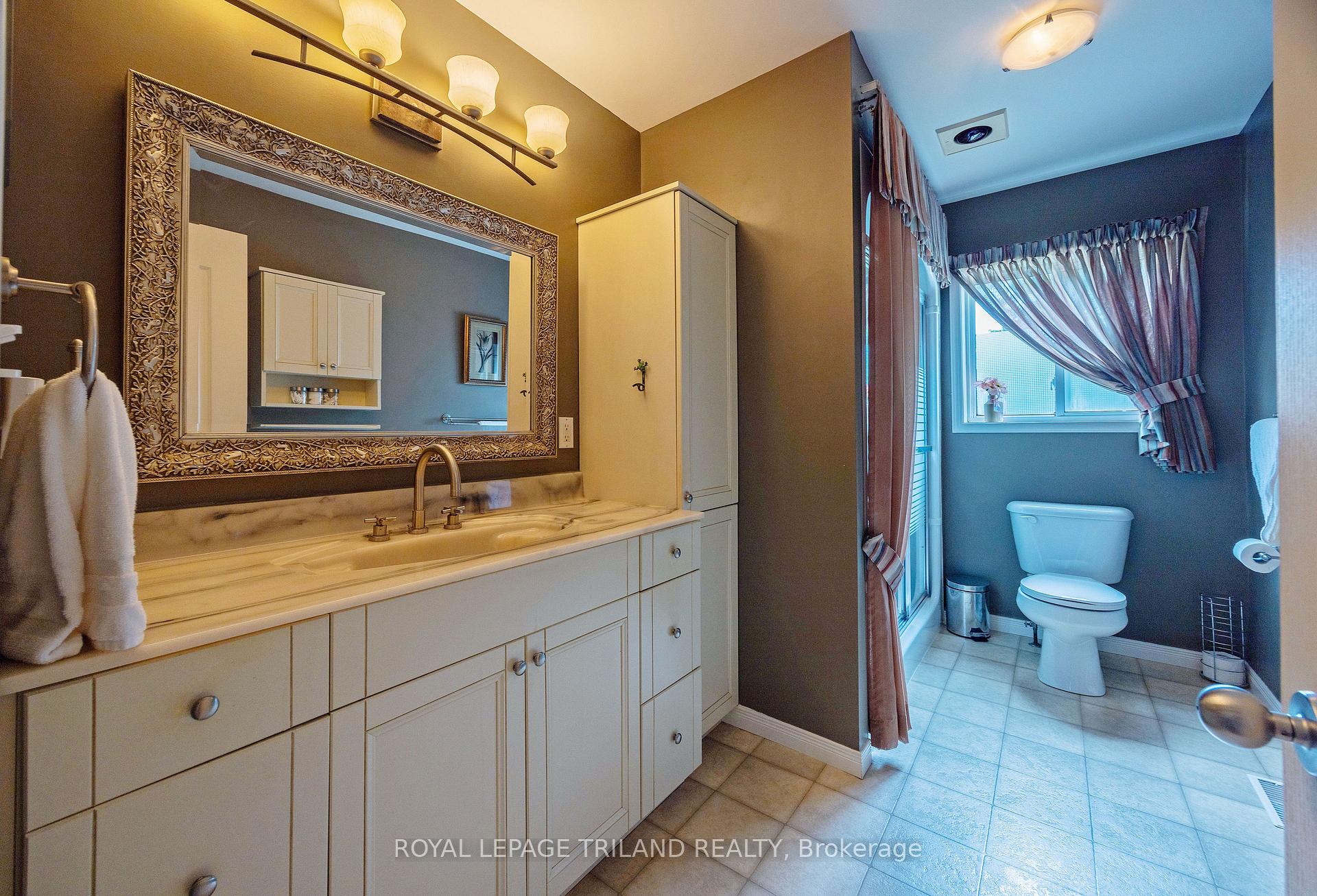 Photo 9 of 20 Omemee Street N, St. Thomas — HOMEH