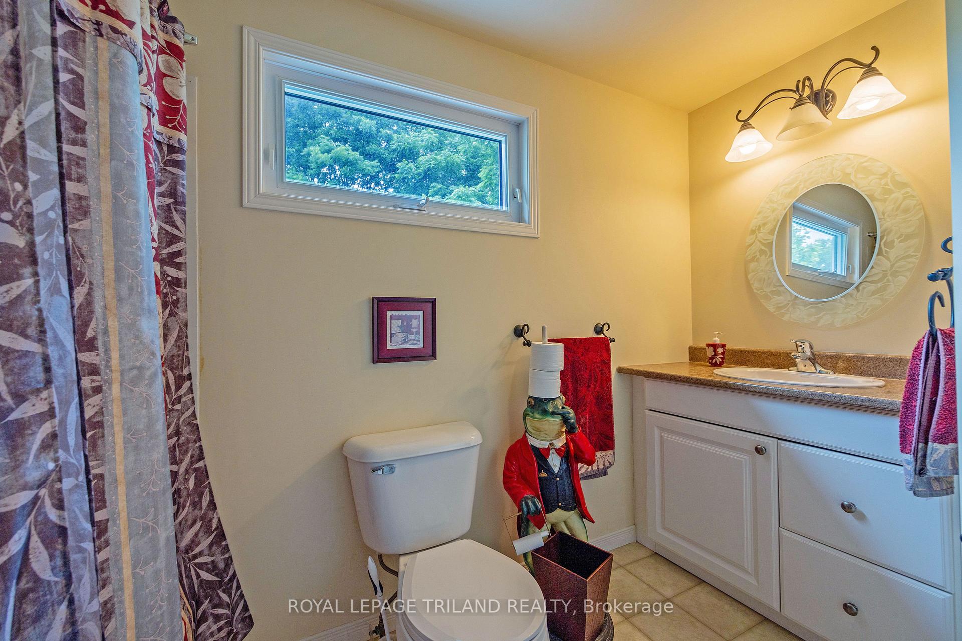 Photo 13 of 20 Omemee Street N, St. Thomas — HOMEH
