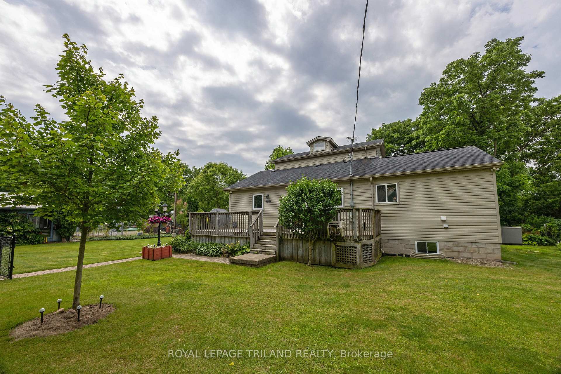 Photo 24 of 20 Omemee Street N, St. Thomas — HOMEH