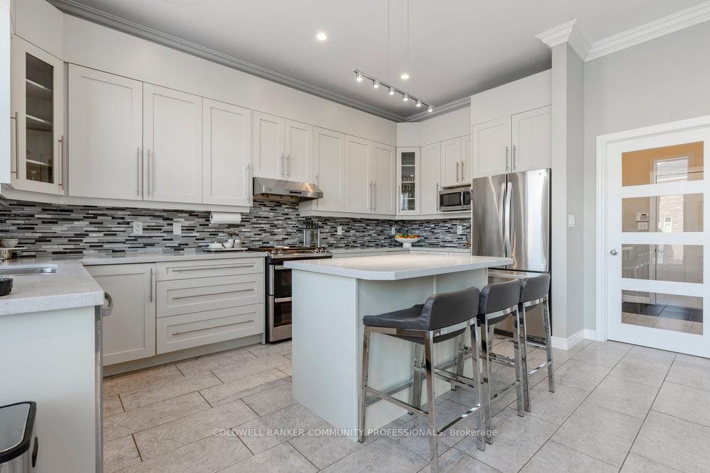 Photo 14 of 51 Weaver Drive, Hamilton, Meadowlands — HOMEH