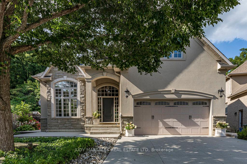 Photo 2 of 35 Sweetman Drive, Hamilton, Dundas — HOMEH