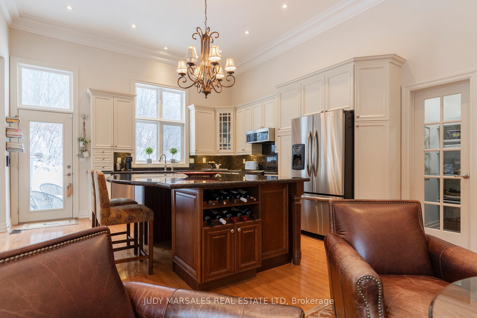 Photo 16 of 35 Sweetman Drive, Hamilton, Dundas — HOMEH