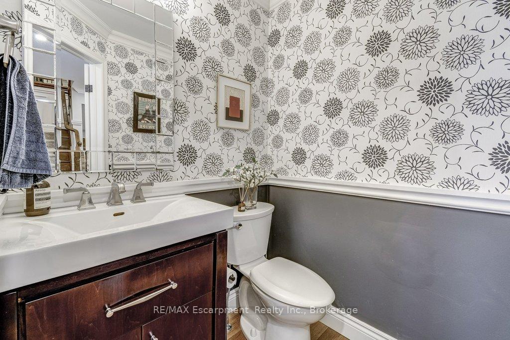 Photo 5 of 132 Thoroughbred Boulevard, Hamilton, Ancaster — HOMEH