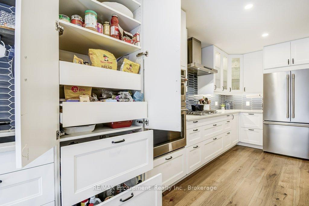 Photo 10 of 132 Thoroughbred Boulevard, Hamilton, Ancaster — HOMEH