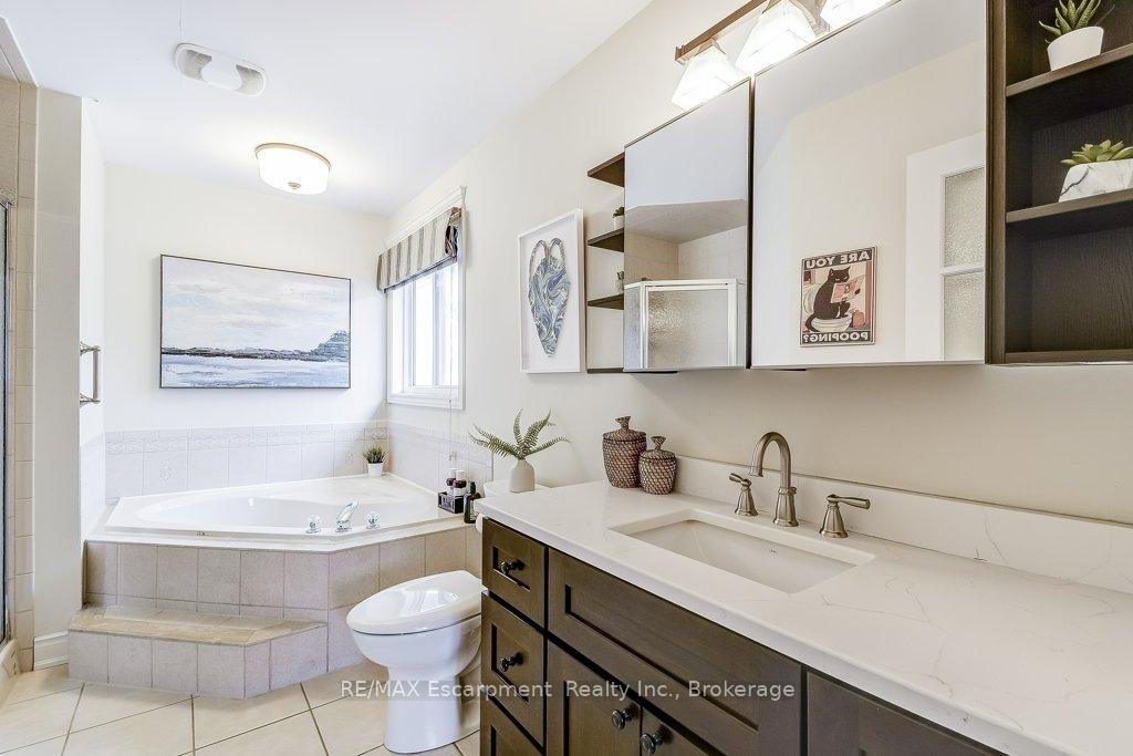 Photo 24 of 132 Thoroughbred Boulevard, Hamilton, Ancaster — HOMEH
