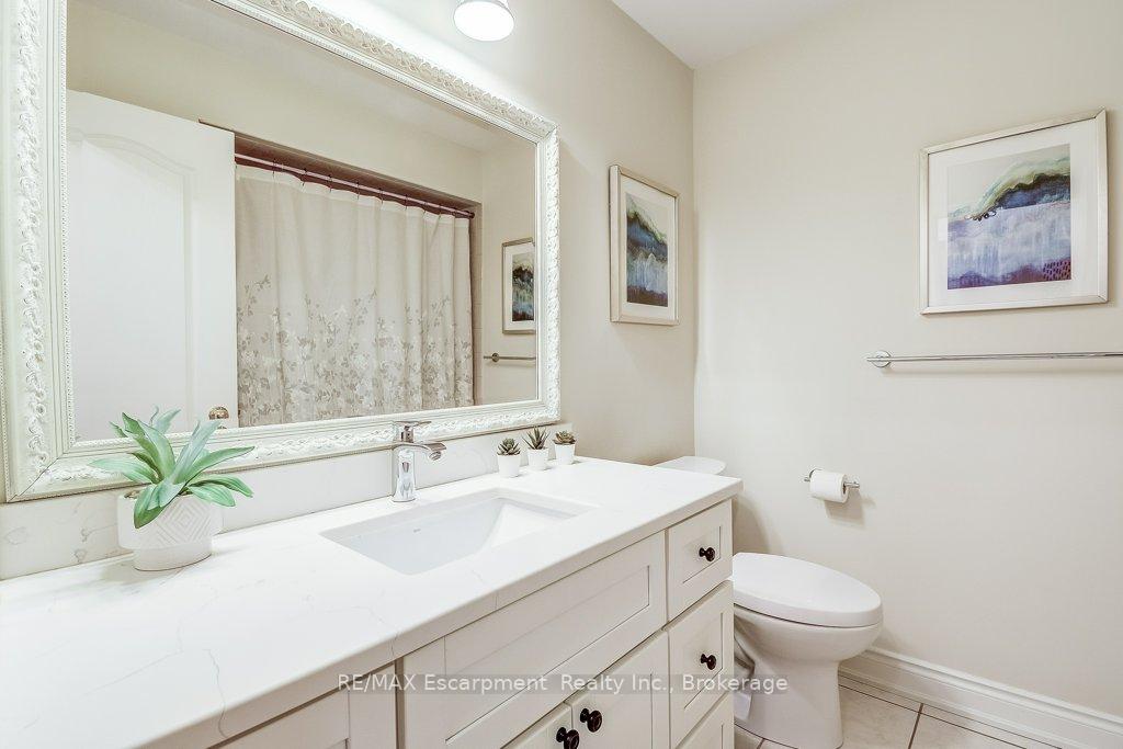 Photo 26 of 132 Thoroughbred Boulevard, Hamilton, Ancaster — HOMEH