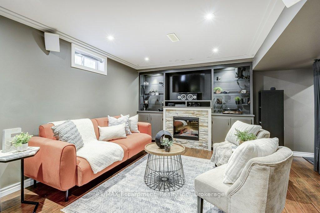 Photo 29 of 132 Thoroughbred Boulevard, Hamilton, Ancaster — HOMEH