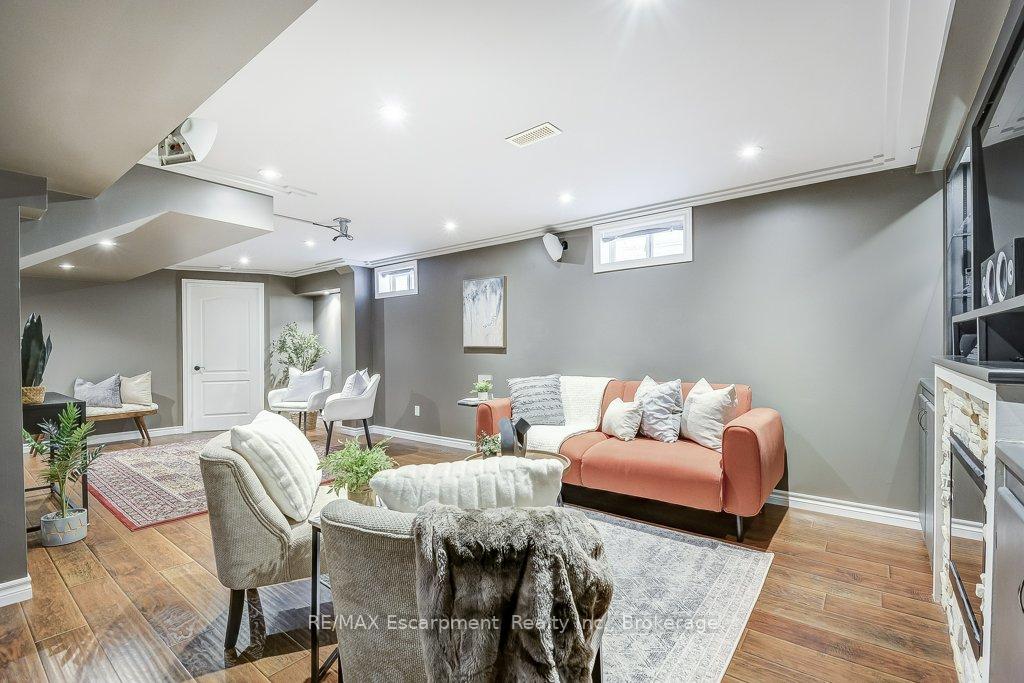 Photo 30 of 132 Thoroughbred Boulevard, Hamilton, Ancaster — HOMEH