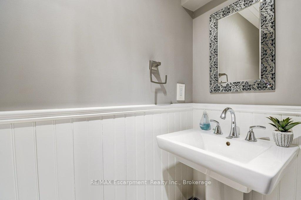Photo 32 of 132 Thoroughbred Boulevard, Hamilton, Ancaster — HOMEH