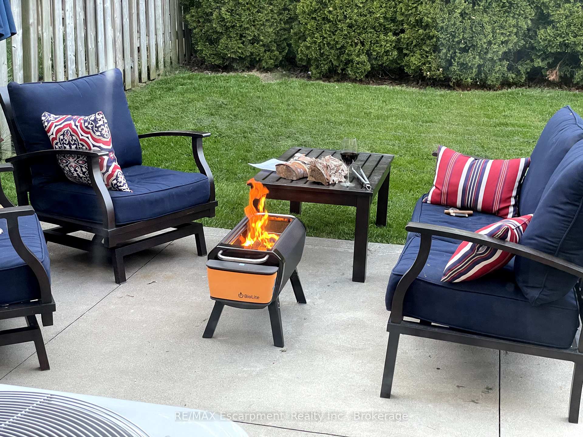 Photo 33 of 132 Thoroughbred Boulevard, Hamilton, Ancaster — HOMEH