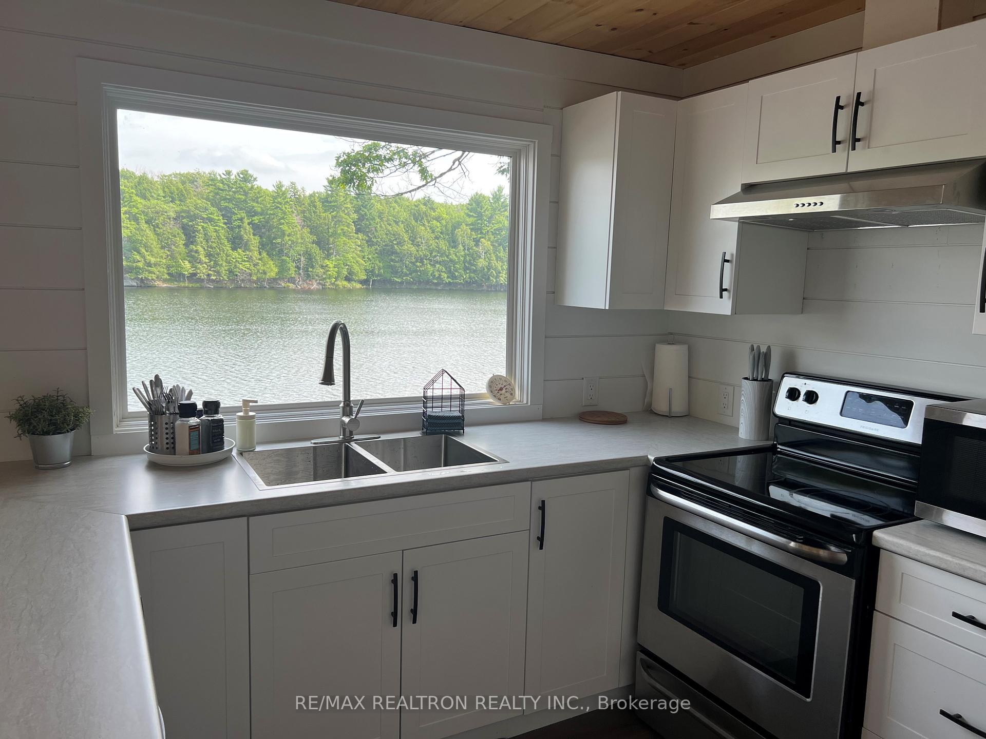 Photo 2 of 203 Healey Lake, The Archipelago, Archipelago South — HOMEH