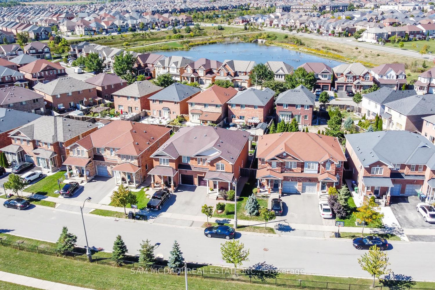 Photo 4 of 51 Personna Circle, Brampton, Credit Valley — HOMEH