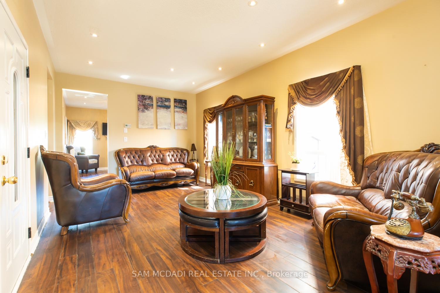 Photo 12 of 51 Personna Circle, Brampton, Credit Valley — HOMEH