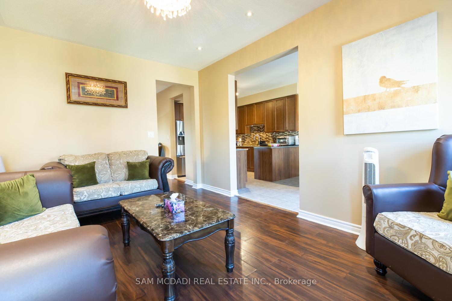 Photo 13 of 51 Personna Circle, Brampton, Credit Valley — HOMEH