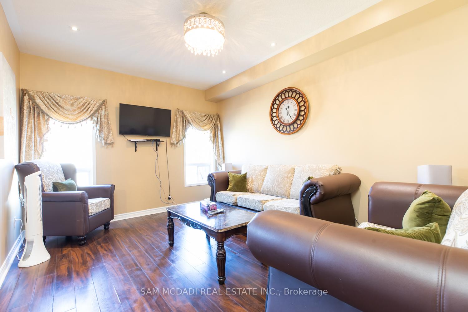 Photo 14 of 51 Personna Circle, Brampton, Credit Valley — HOMEH