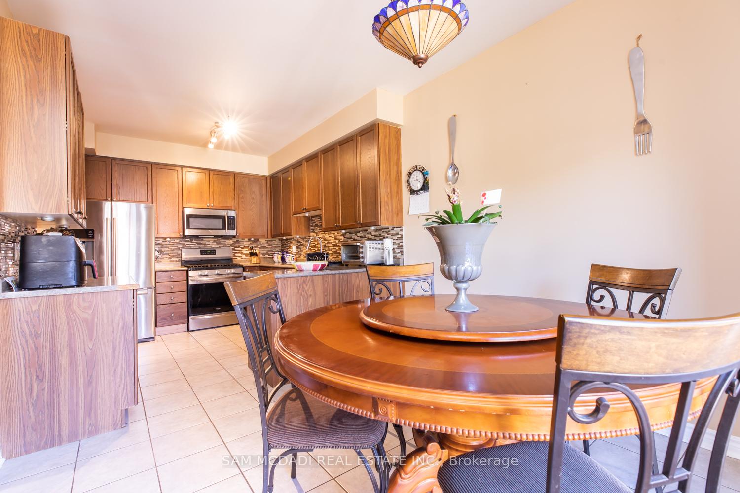 Photo 15 of 51 Personna Circle, Brampton, Credit Valley — HOMEH