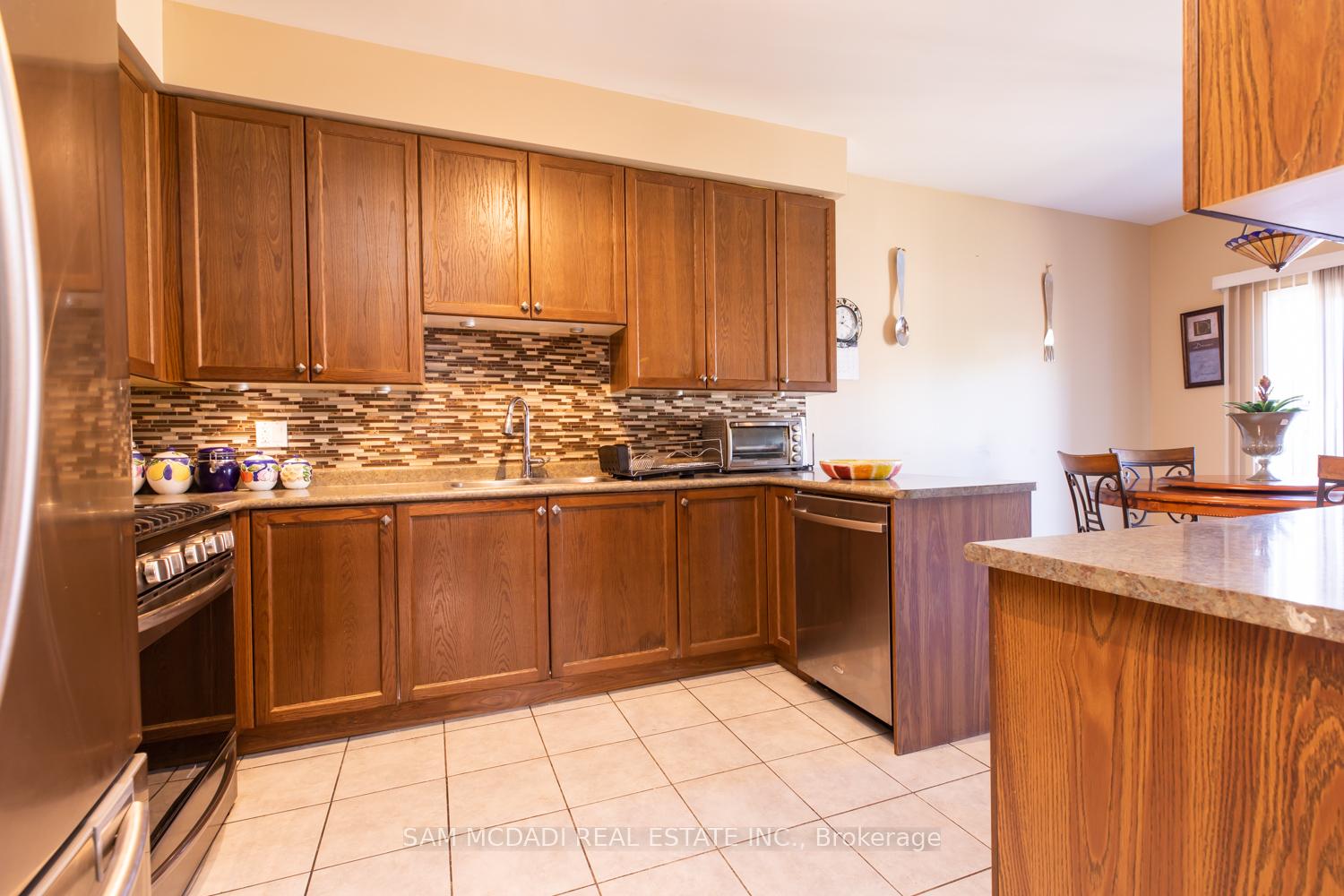 Photo 17 of 51 Personna Circle, Brampton, Credit Valley — HOMEH