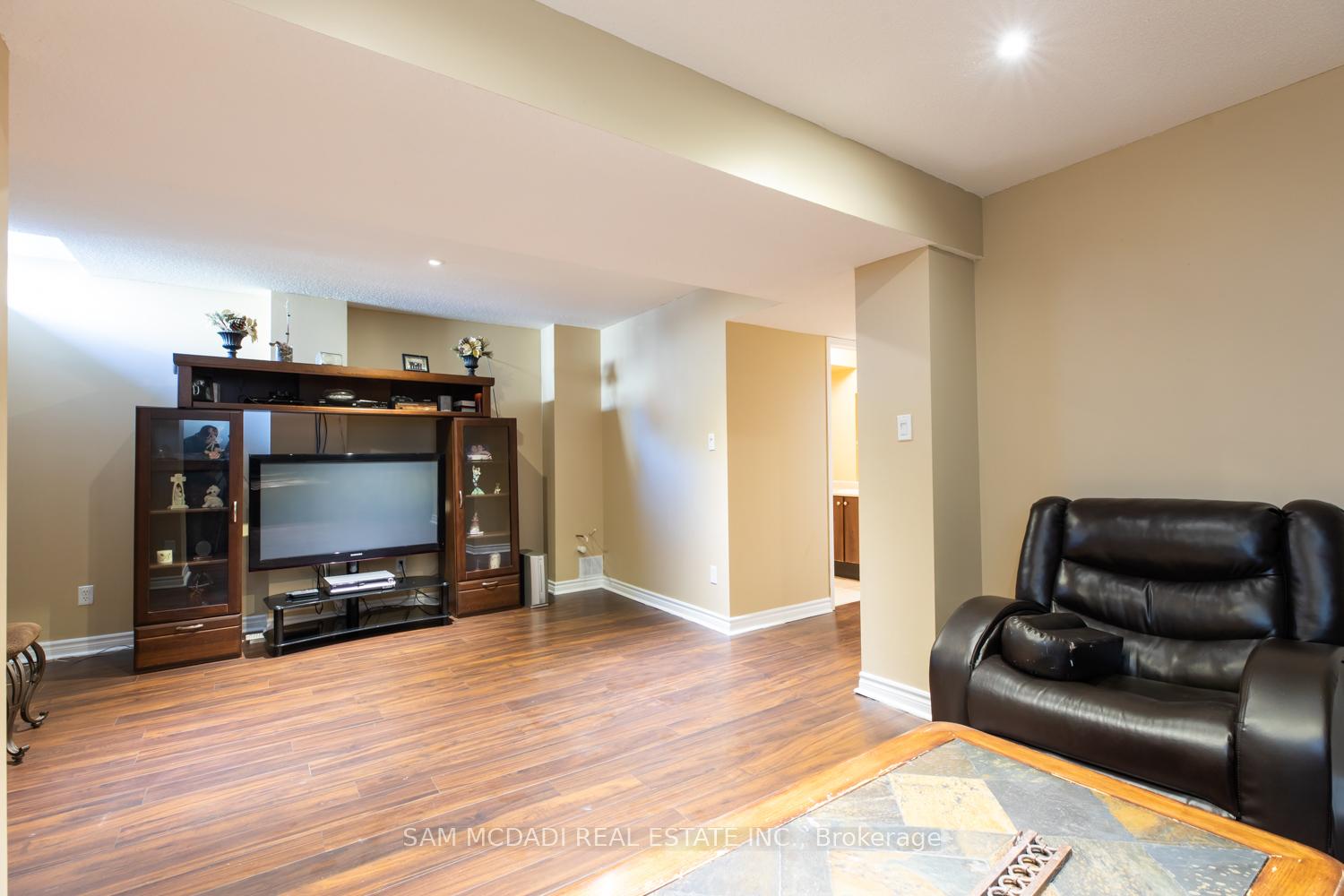 Photo 26 of 51 Personna Circle, Brampton, Credit Valley — HOMEH