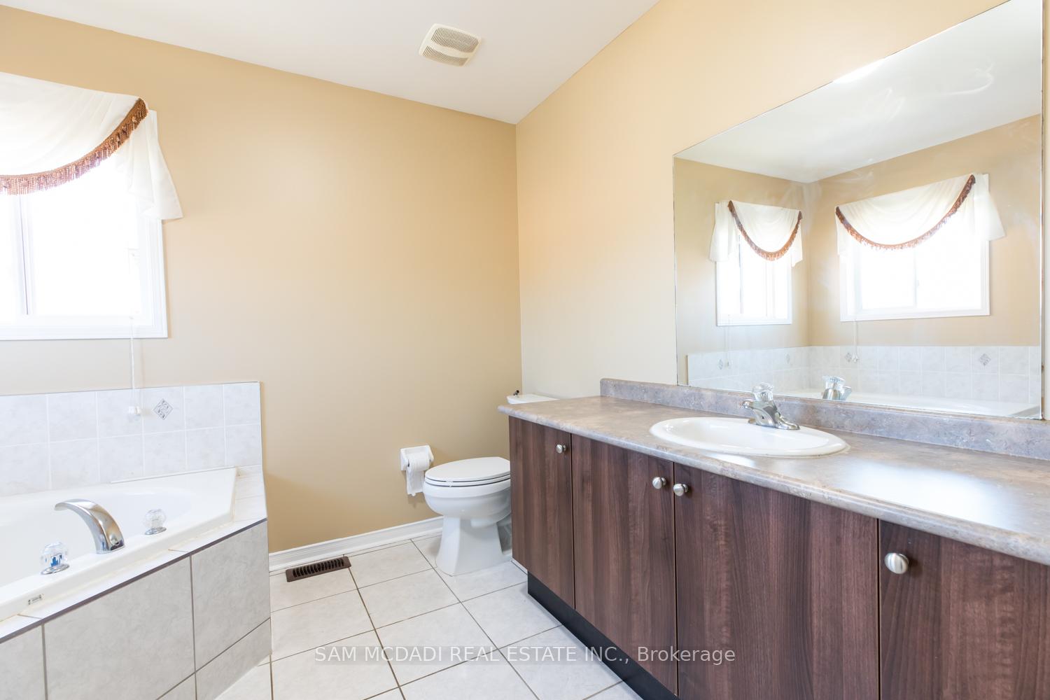Photo 28 of 51 Personna Circle, Brampton, Credit Valley — HOMEH