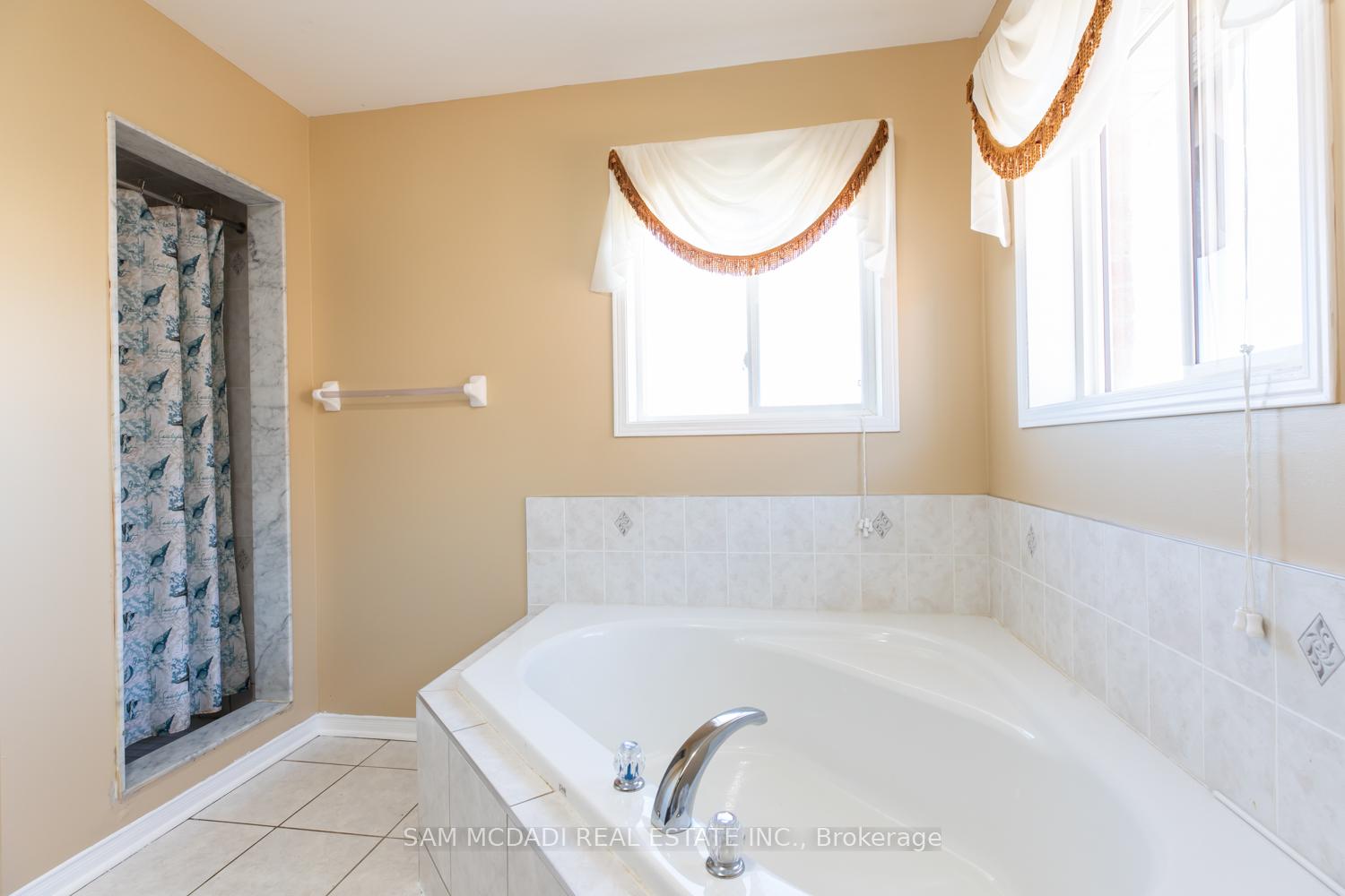 Photo 29 of 51 Personna Circle, Brampton, Credit Valley — HOMEH