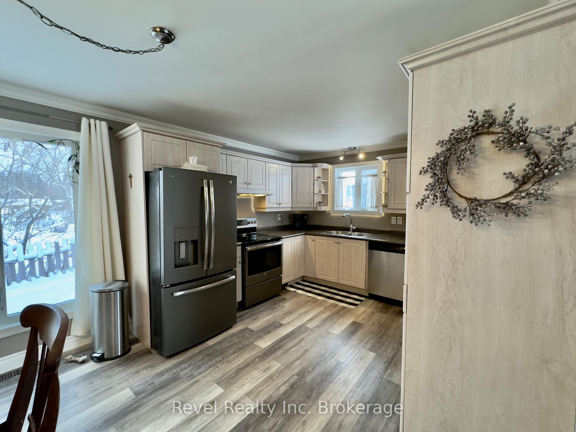 Photo 8 of 361 Louis Street, Mattawa — HOMEH