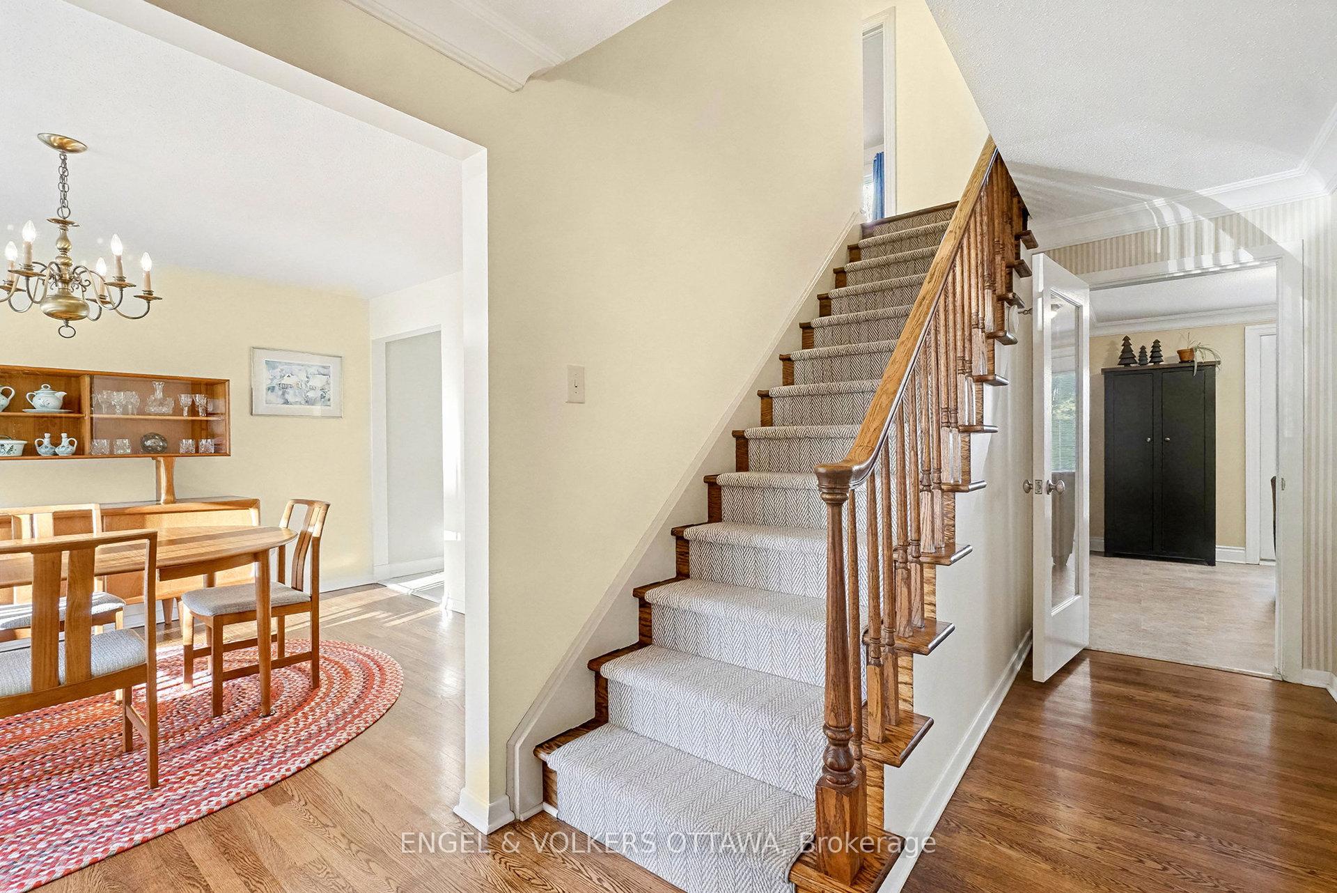 Photo 2 of 13 Welkin Crescent, Ottawa, Borden Farm/Stewart Farm/Carleton Heights/Parkwood Hills — HOMEH