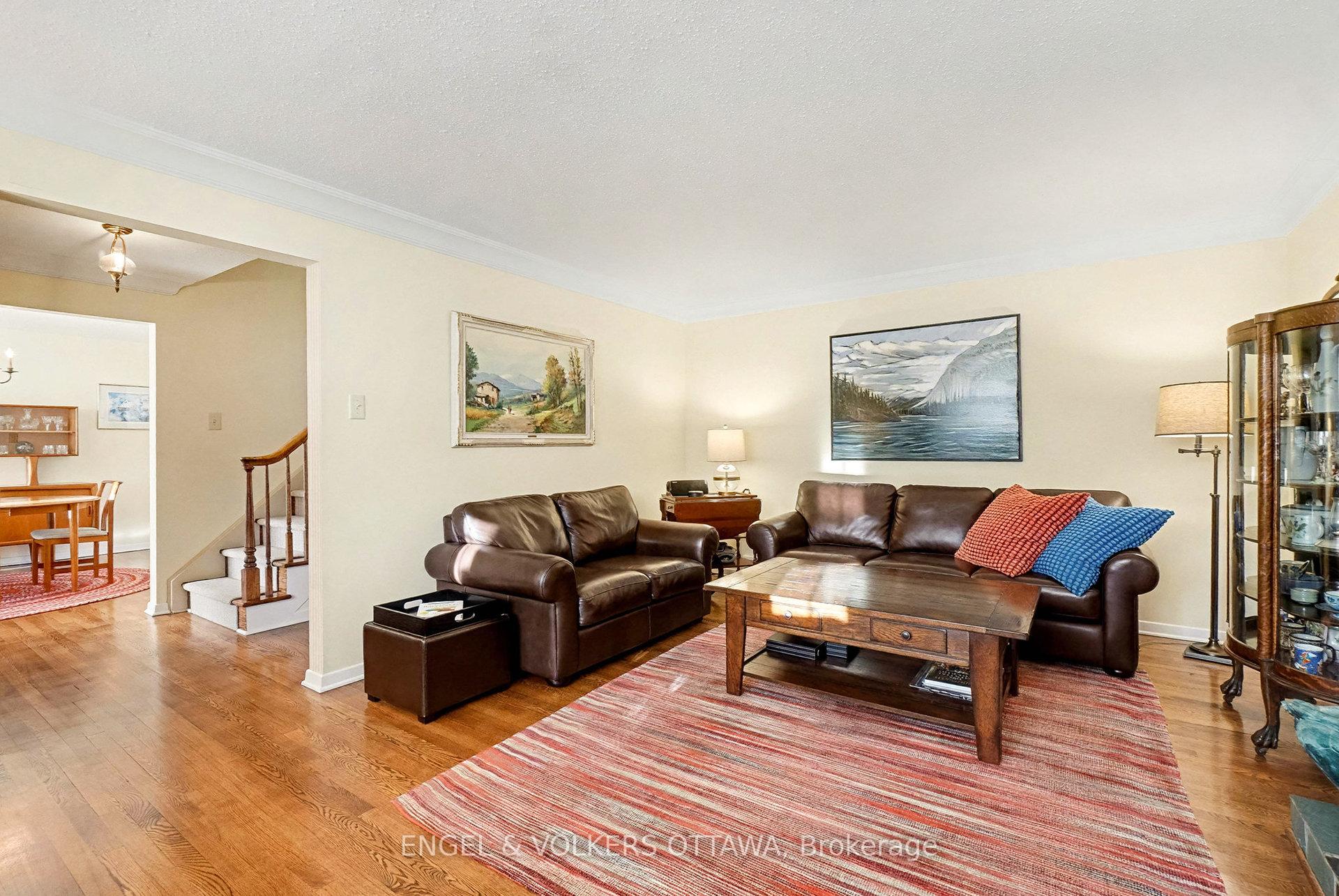 Photo 3 of 13 Welkin Crescent, Ottawa, Borden Farm/Stewart Farm/Carleton Heights/Parkwood Hills — HOMEH