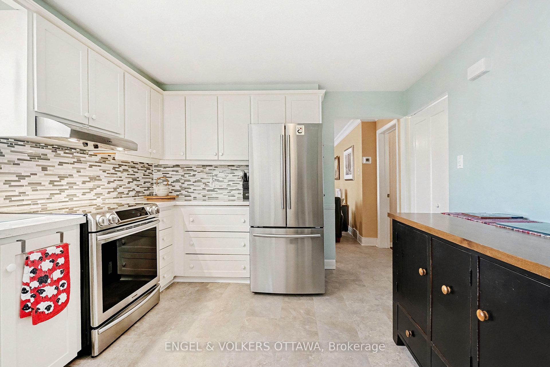 Photo 8 of 13 Welkin Crescent, Ottawa, Borden Farm/Stewart Farm/Carleton Heights/Parkwood Hills — HOMEH