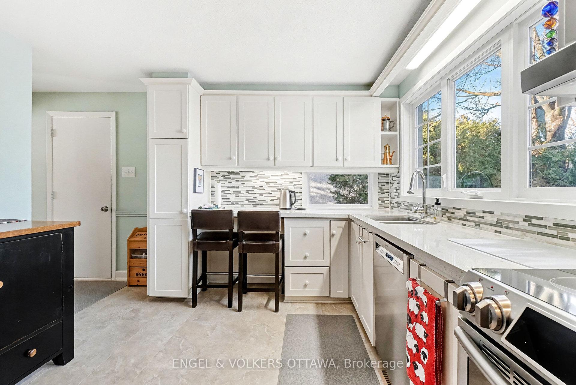 Photo 6 of 13 Welkin Crescent, Ottawa, Borden Farm/Stewart Farm/Carleton Heights/Parkwood Hills — HOMEH