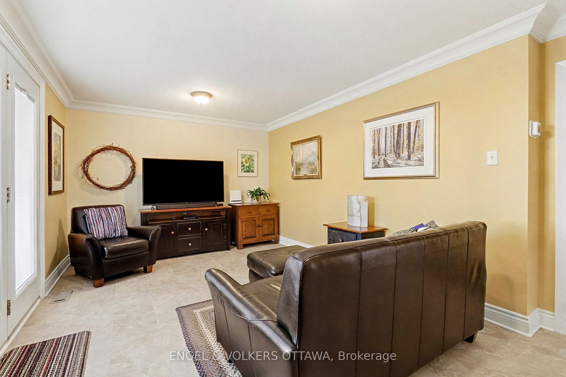 Photo 7 of 13 Welkin Crescent, Ottawa, Borden Farm/Stewart Farm/Carleton Heights/Parkwood Hills — HOMEH
