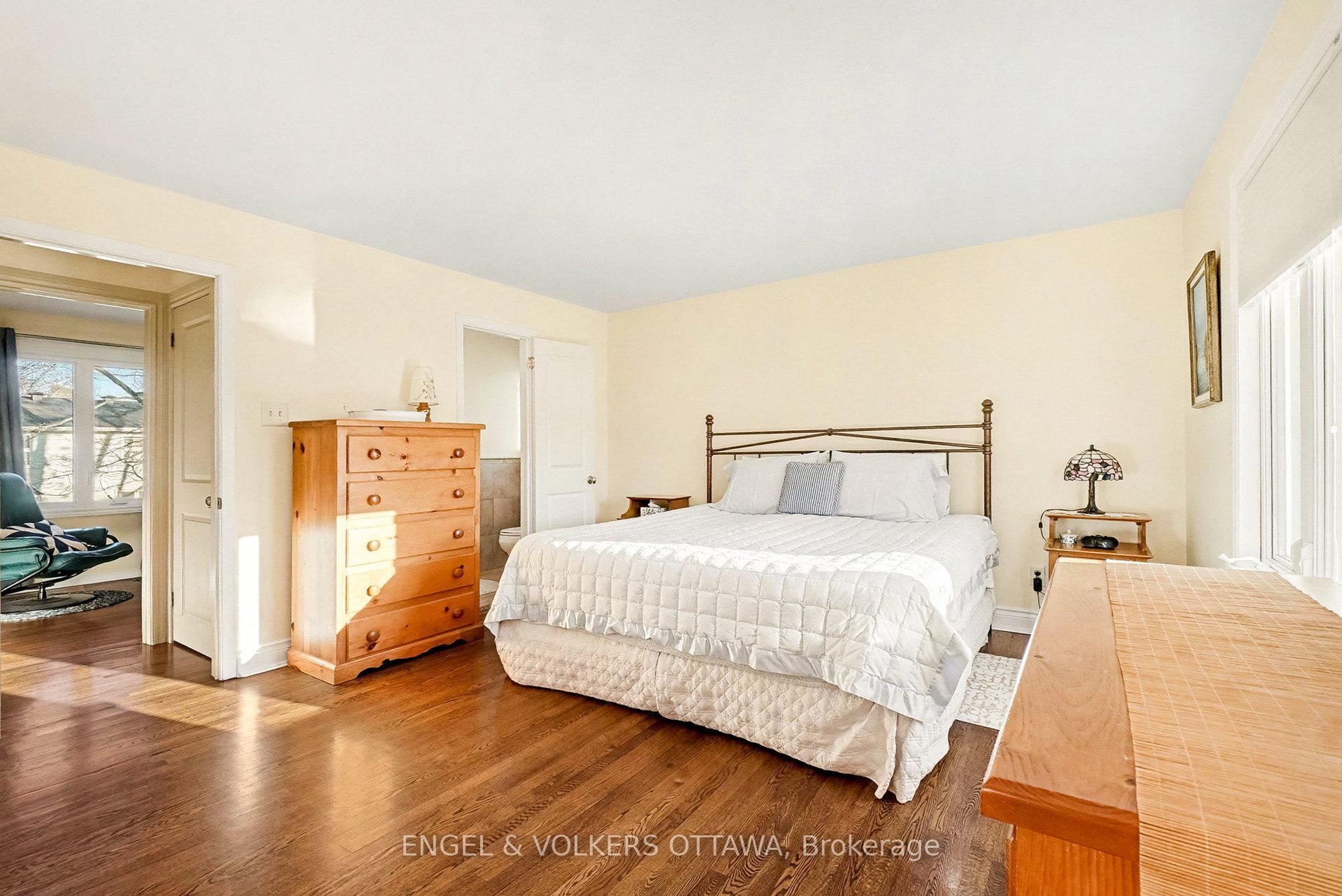Photo 12 of 13 Welkin Crescent, Ottawa, Borden Farm/Stewart Farm/Carleton Heights/Parkwood Hills — HOMEH