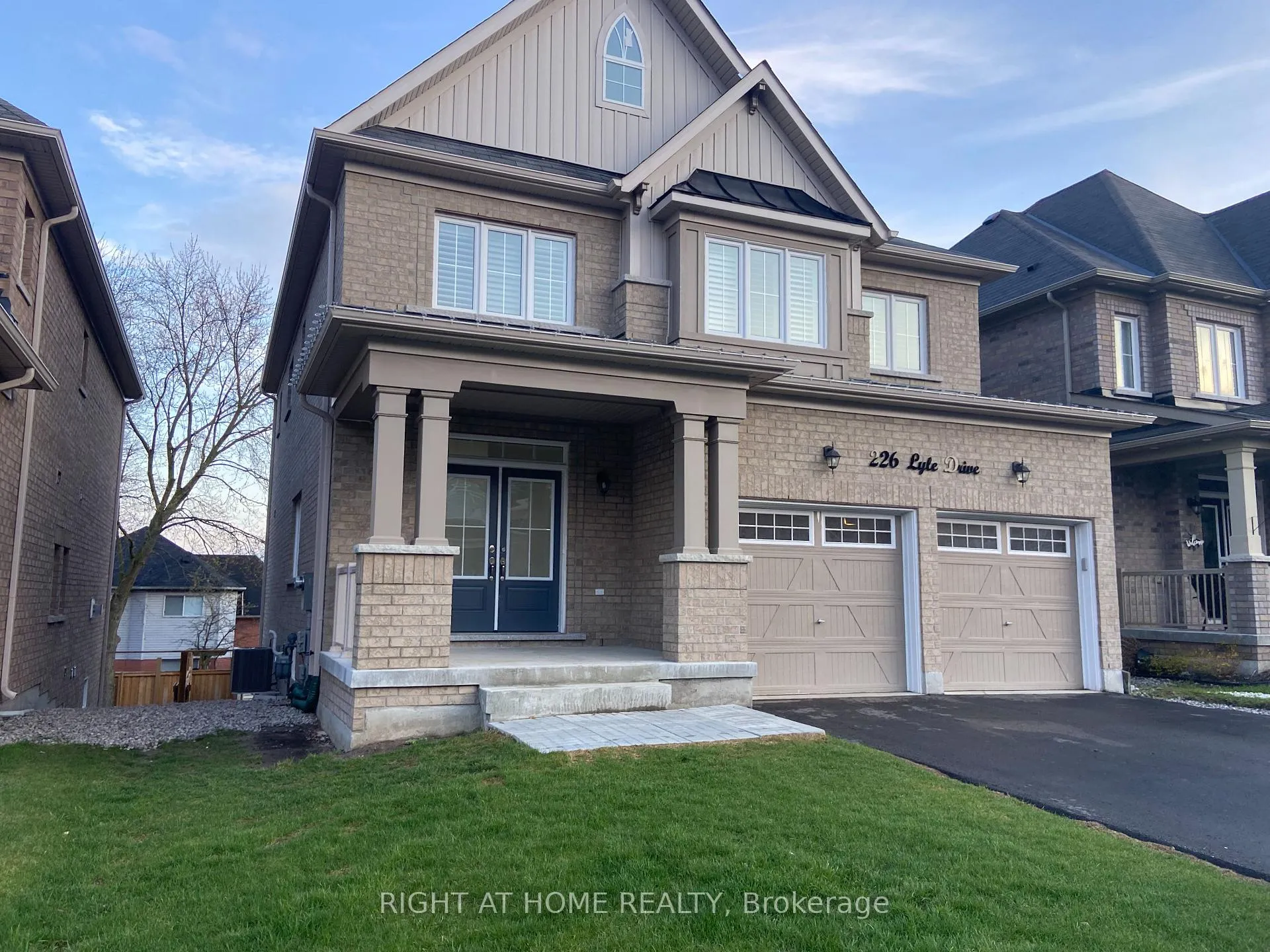 Photo 2 of 226 Lyle Drive, Clarington, Bowmanville — HOMEH