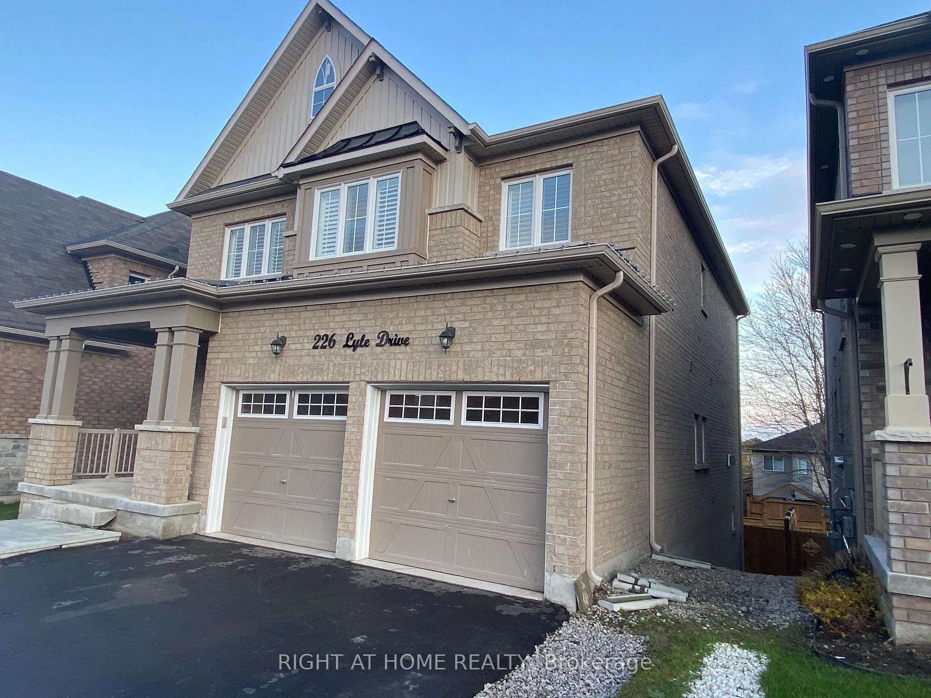 Photo 3 of 226 Lyle Drive, Clarington, Bowmanville — HOMEH